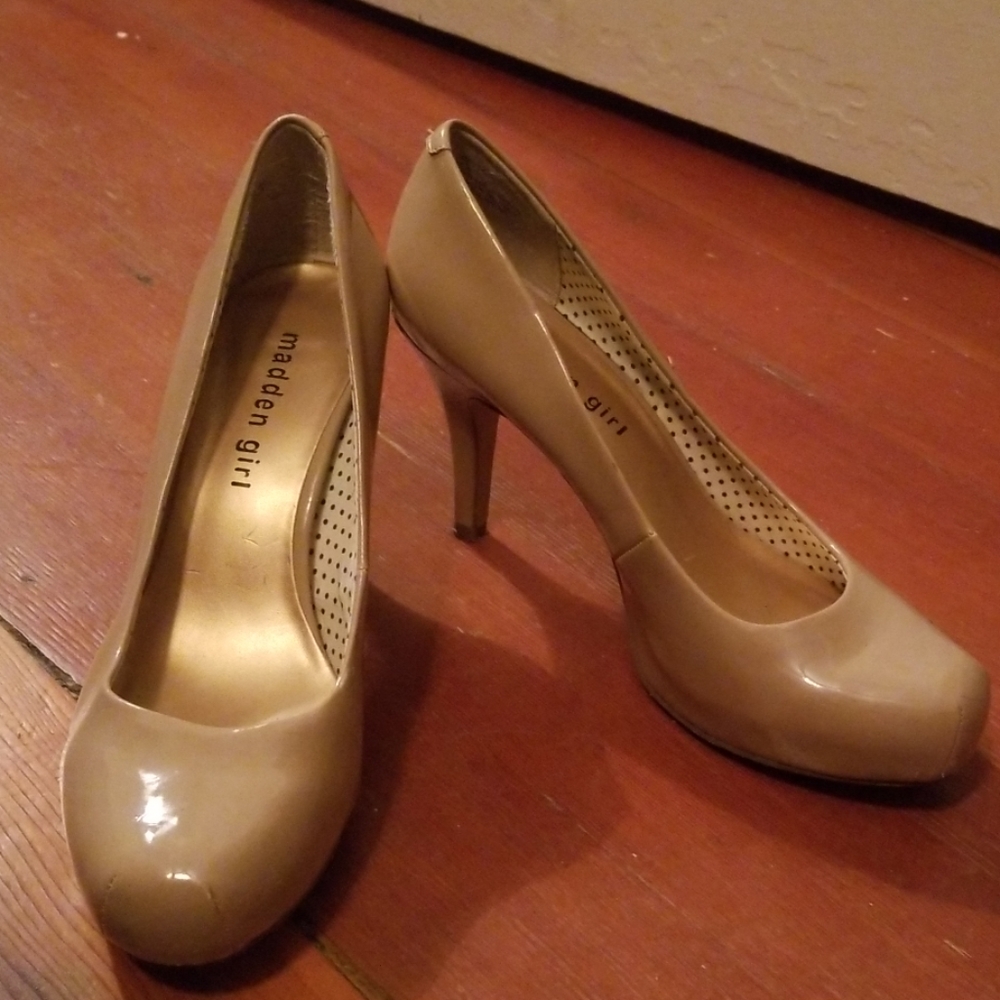 Sexy, shiny leather heels